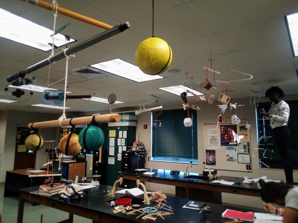 NextGreatThingx's tweet photo. One of my favorite days of the year:
#APPhys mobile projects identifying center of mass and balanced torque @PalmettoRidgeHS @ccpsSTEM @ccpssteam @CCPS_AdvStudies https://t.co/R5bafdQsIr