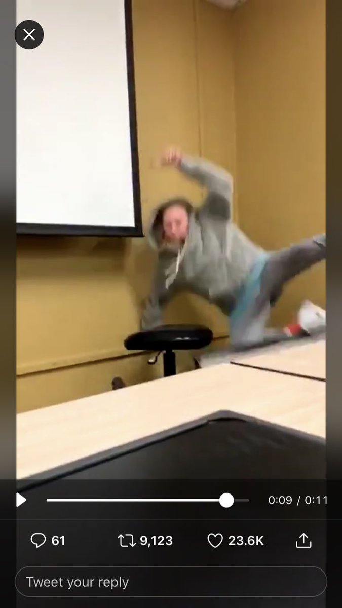 EChitz99's tweet photo. @rutt_jackson She did not make one facial expression as she fell, she was not having it and just accepted her fate lmaooo https://t.co/uNHLA7Yrhq
