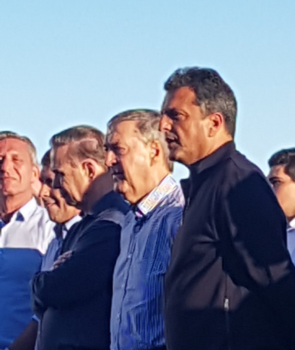 EquipoMarcela's tweet photo. Ahora/ #LanusPresente  MDQ junto a @SergioMassa  #AlternativaFerderal 🇦🇷👍 https://t.co/C8WvIkE0W9