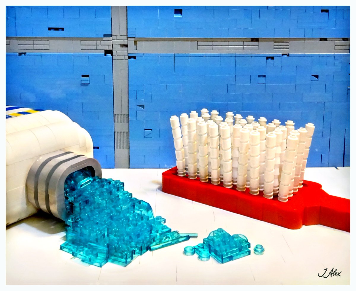 Toothbrush and toothpaste built in LEGO. 

(See the original at my Flickr page - flickr.com/photos/7866605…)

#lego #toothpaste #dentist #toothbrush #colgate #zendium #pepsodent #sensodyne #legointerior #afol #legoart #legomoc #legocreation #legomacro #legophoto