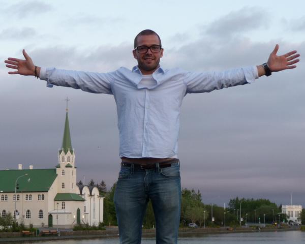 Afhverju er minn maður, jafnaldri minn Sturla Ásgeirs ekki að fá meira love❤? Frábær hornamaður og var hrikalega flottur á djamminu í mörg ár! Skilaði mörgum helgum í harkinu og var erfiður andstæðingur á Sportcafé.