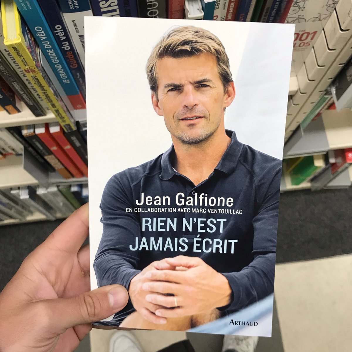 victorphrases's tweet photo. J’en viens de finir ce livre.
Chef d’œuvre.

Cc @FFAthletisme https://t.co/Dqx2DjSh1U