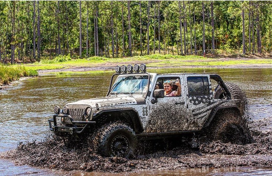 JustAddMud's tweet photo. Who doesn't love a good muddy monday post! The snow has melted here so it is a muddy mess everywhere. 😁 📸@ladylibertyjku #justaddmud #doorless #jeepfriends #jeepwranglerlife #offroadinggoals https://t.co/Q7q3lPtIld