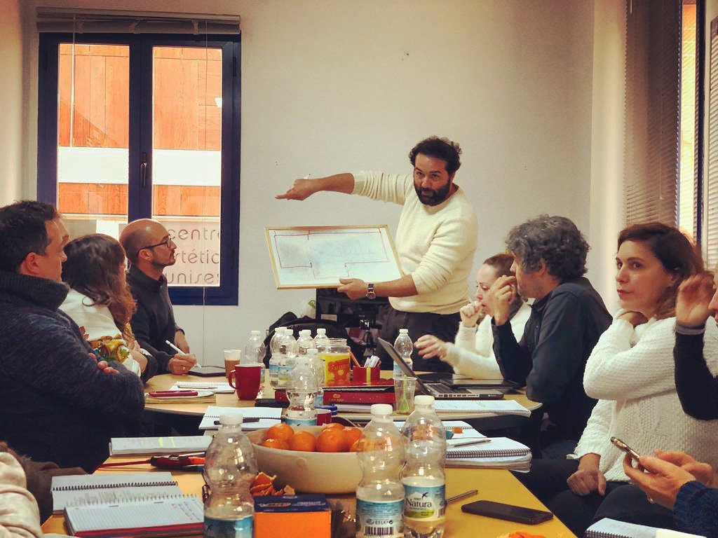 mundoficcion's tweet photo. Preparando nuestra siguiente película con un equipo MARAVILLOSO. ¡Gracias a la vida por tanto! Solo faltan 5 días para empezara a rodar #ParaTodaLaMuerte https://t.co/QULi8QGiQE