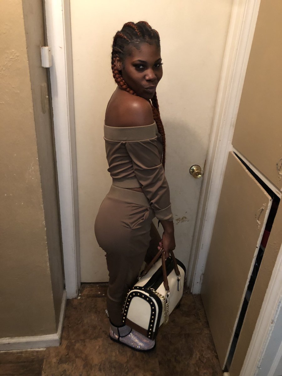 fvckgossip_'s tweet photo. her skin so milky she look like she taste good 🤫😋🍫🥰 #FlavorZ🛍 https://t.co/HXBLgYoZb5