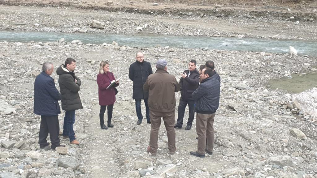 BallukuBelinda's tweet photo. @EnergjiaGovAL  ekspertet e saj bashke me grupin e skanimit te AKBN ne Holte. Presim rezultatet! Kemi degjuar cudira keto dite. Nese kerkojme pa kushte perputhshmeri me ligjin pengojme zhvillimin 😱 krijojme kushte per korrupsion?😱  Fjale trendy e spo dine ku ta perdorin.  💪 https://t.co/GOL8qtjUP1