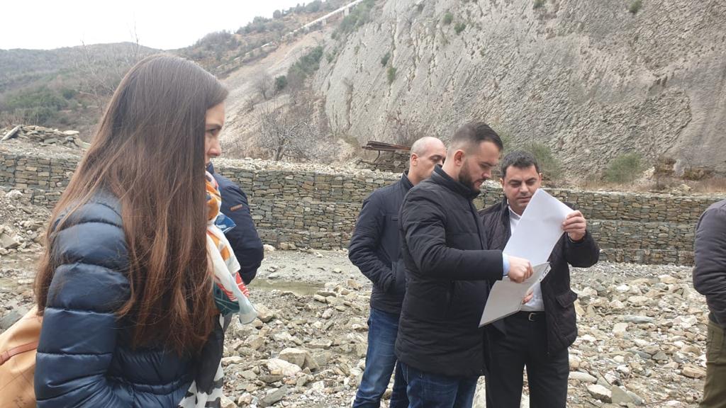 BallukuBelinda's tweet photo. @EnergjiaGovAL  ekspertet e saj bashke me grupin e skanimit te AKBN ne Holte. Presim rezultatet! Kemi degjuar cudira keto dite. Nese kerkojme pa kushte perputhshmeri me ligjin pengojme zhvillimin 😱 krijojme kushte per korrupsion?😱  Fjale trendy e spo dine ku ta perdorin.  💪 https://t.co/GOL8qtjUP1