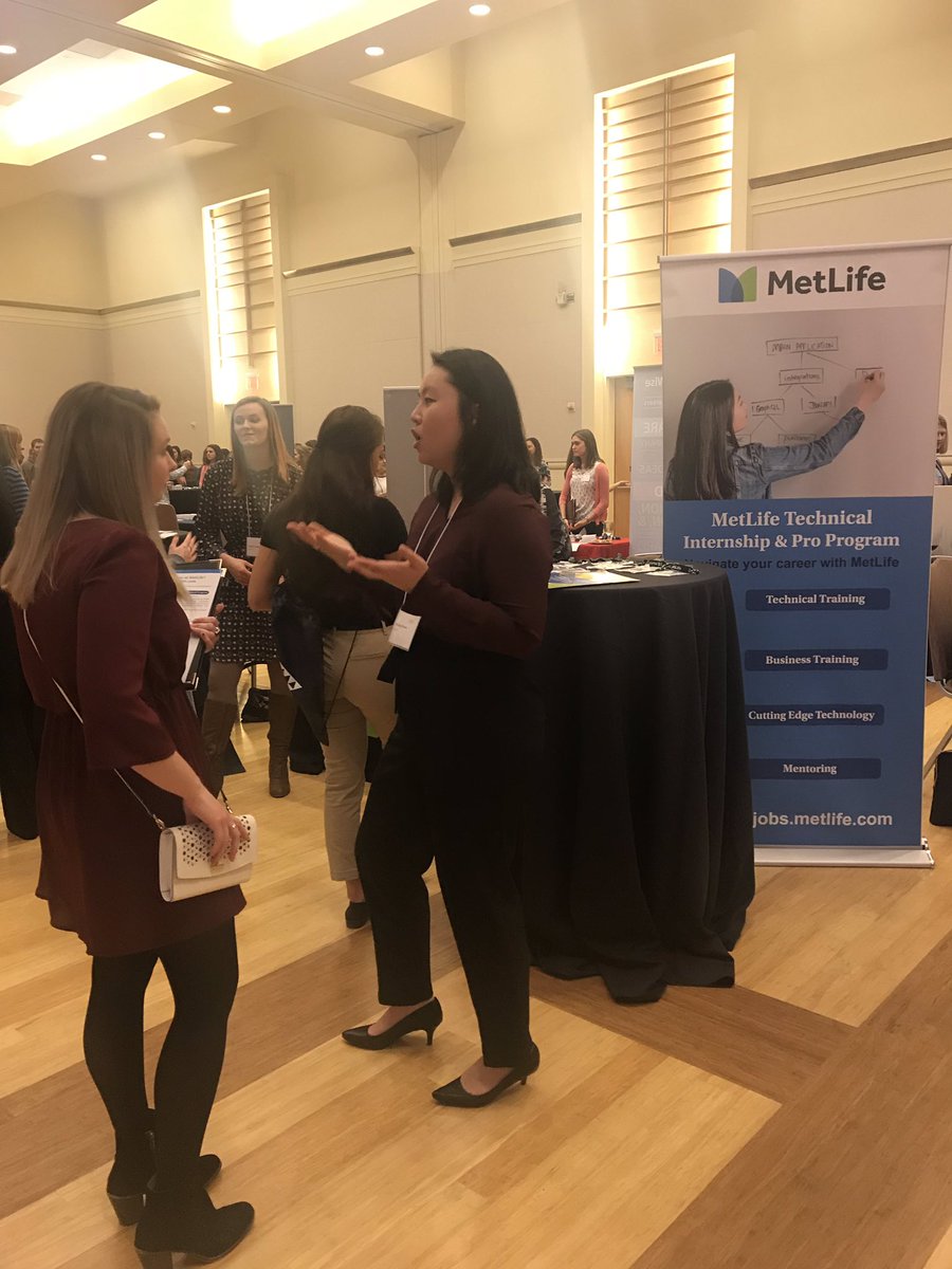 TriangleWiSTEM's tweet image. Happy to see #womenhelpingwomen at tonight’s Ultimate Icebreaker. Local students network with local companies to begin their STEM careers in RTP. #TriWiSTEM #womENgineering