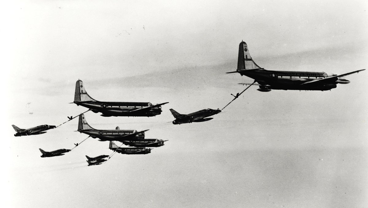KalteMalte53's tweet photo. Air Refueling of some rare visitors from the past #airtanker #refueling #telecharger #Luftbetankung #U2 #SR71 #KC97 #potn #planesonthenet #avgeeks https://t.co/ssGYSLkCgW