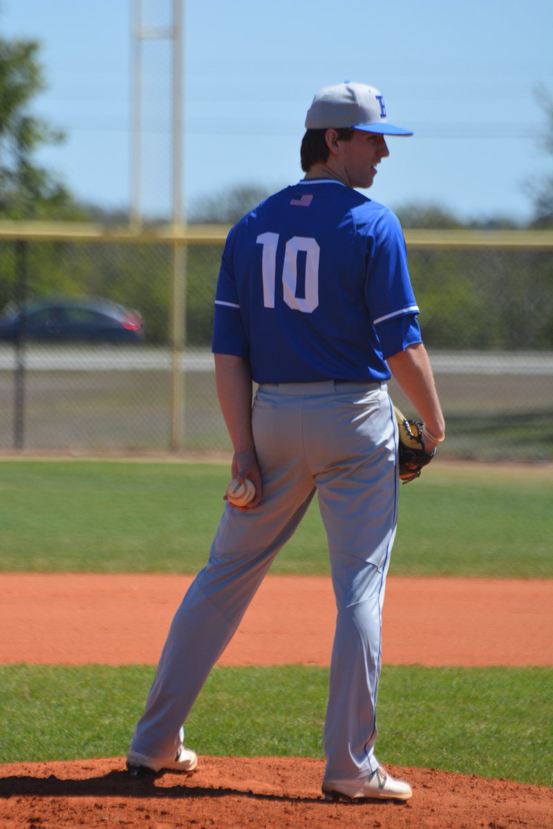 HamCollBaseball's tweet photo. #MeetTheTeamMonday Jr LHP Tom Riley. @itstomriley is from Oakdale, NY. He is an Econ major with a history minor. Tom spent the fall chasing Kangaroos in Sydney Australia. #BackOurBlue #YourContinentals https://t.co/Bv0enuVQLp