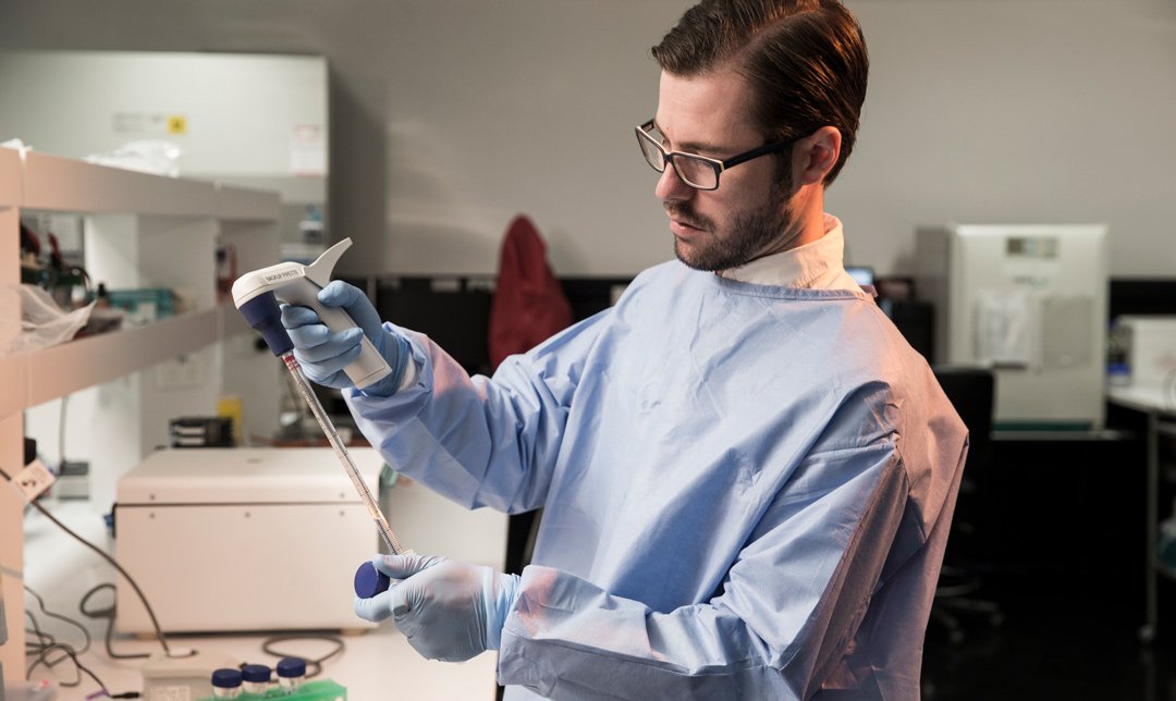UOW's tweet photo. UOW molecular biology graduate Simon Cook awarded Fulbright Scholarship: US research exchange to expedite development of next-generation condom: https://t.co/0VwDTb6G01 @projectGELdom @AustAmFulbright https://t.co/7vg0wB5ktW