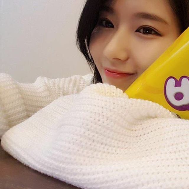 kpopbfgfpics's tweet photo. sana 🌻 twice https://t.co/7eg8mbgUMI
