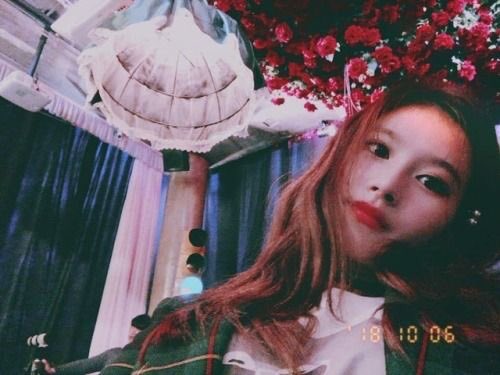 kpopbfgfpics's tweet photo. sana 🌻 twice https://t.co/7eg8mbgUMI