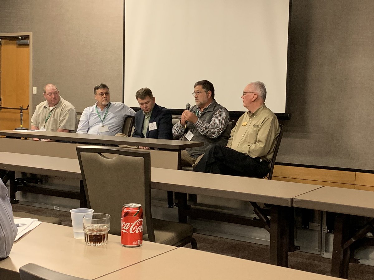bdsims58's tweet photo. Rob Ellis, UT Highland Rim AgResearch and Education Center speaking at a round table discussion at the annual Research Center Administrators Society in Birmingham. @UTIAg #agresearch #sharingtechnology #sharingideas https://t.co/Qq6Xo5OsHC