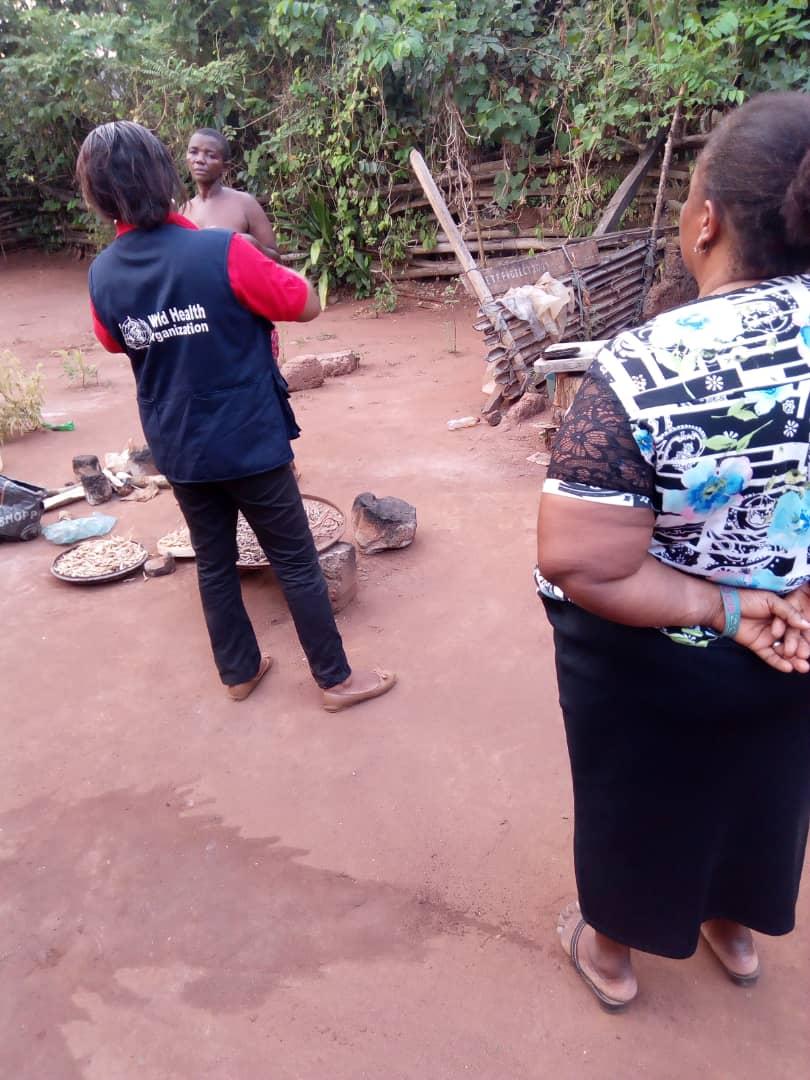 action_edo's tweet photo. #Lassafeveroutbreakresponse  @Edo 
#Environmental,#Agric, #HealthEducationofficers and contact tracers implementing the #OneHealthTeam during contact Tracing activities in affected homes, supported by @NCDCgov @WHONigeria https://t.co/uuZp2T2wcI