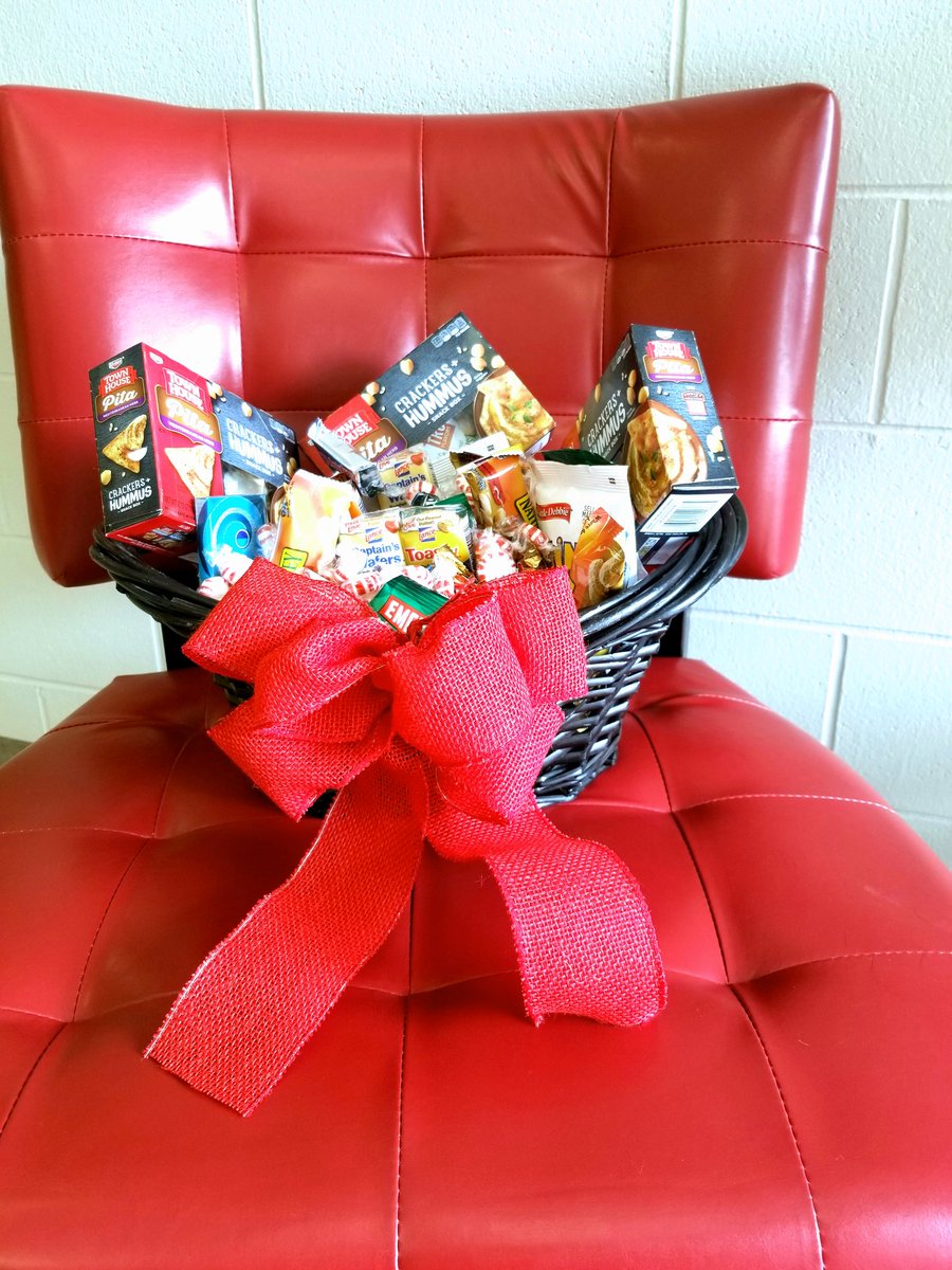AshleyLamarca's tweet photo. Happy National School Counseling Week! Thanks to the Awesome CTE teachers at Oak Grove High School for our goody basket! @OakGroveTigers @JEFCOED https://t.co/RdhhBNPBGy