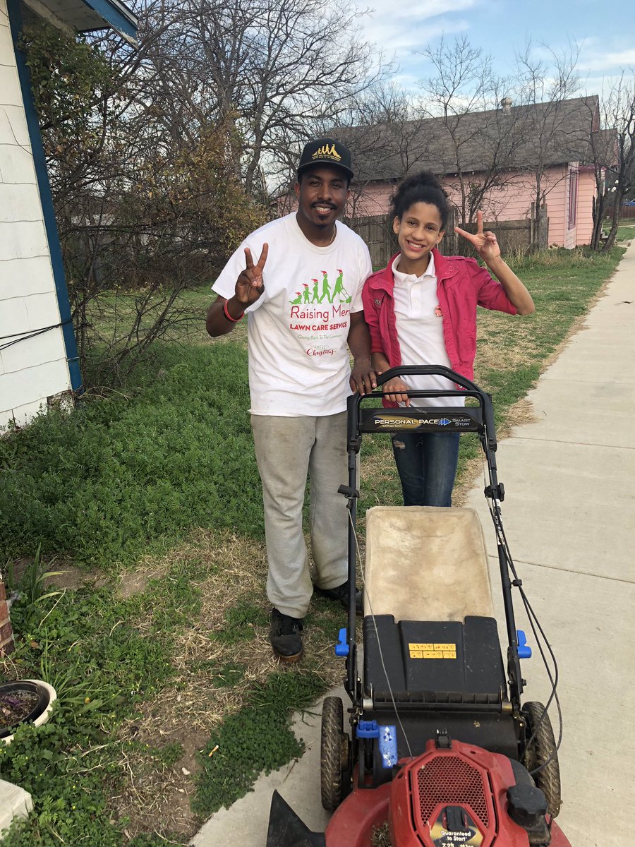 iamrodneysmith's tweet image. Before I left Dallas I stopped by to one of our kids taking the 50 Yard Challenge, Miss.Mckaylia . She hasn’t been able to get started with the challenge due to not having a mower, So I waited with her parents till she got home from school and surprise her with mine. Good luck