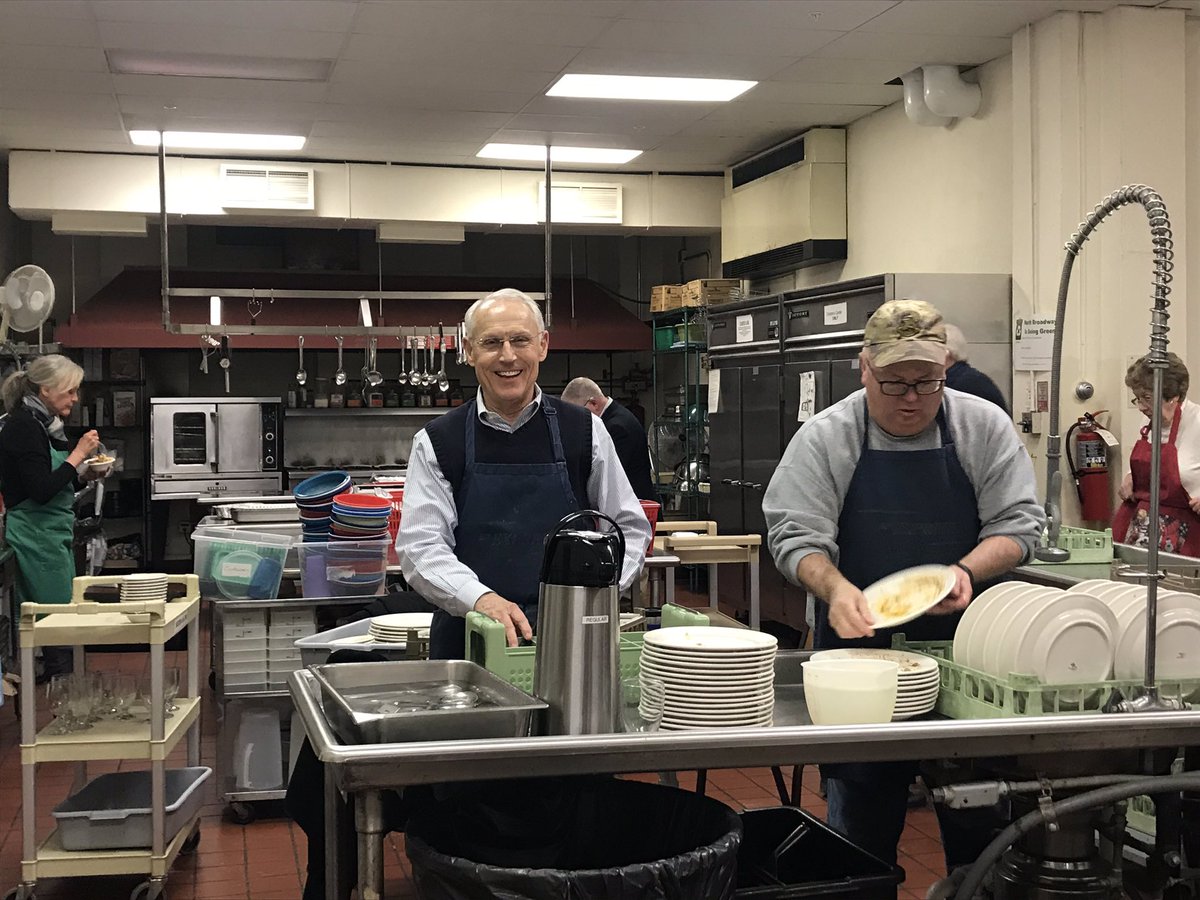 NorthBroadwayUM's tweet photo. BIG SHOUTOUT to our kitchen crew who served us delicious @citybbq for our State of the Church meeting on Sunday afternoon. They did an awesome job setting up the meeting, prepping food and cleaning up. #stateofchurch #bbq #yum #eat #food #kitchencrew #sundayfunday https://t.co/lkp0Uqwx0N