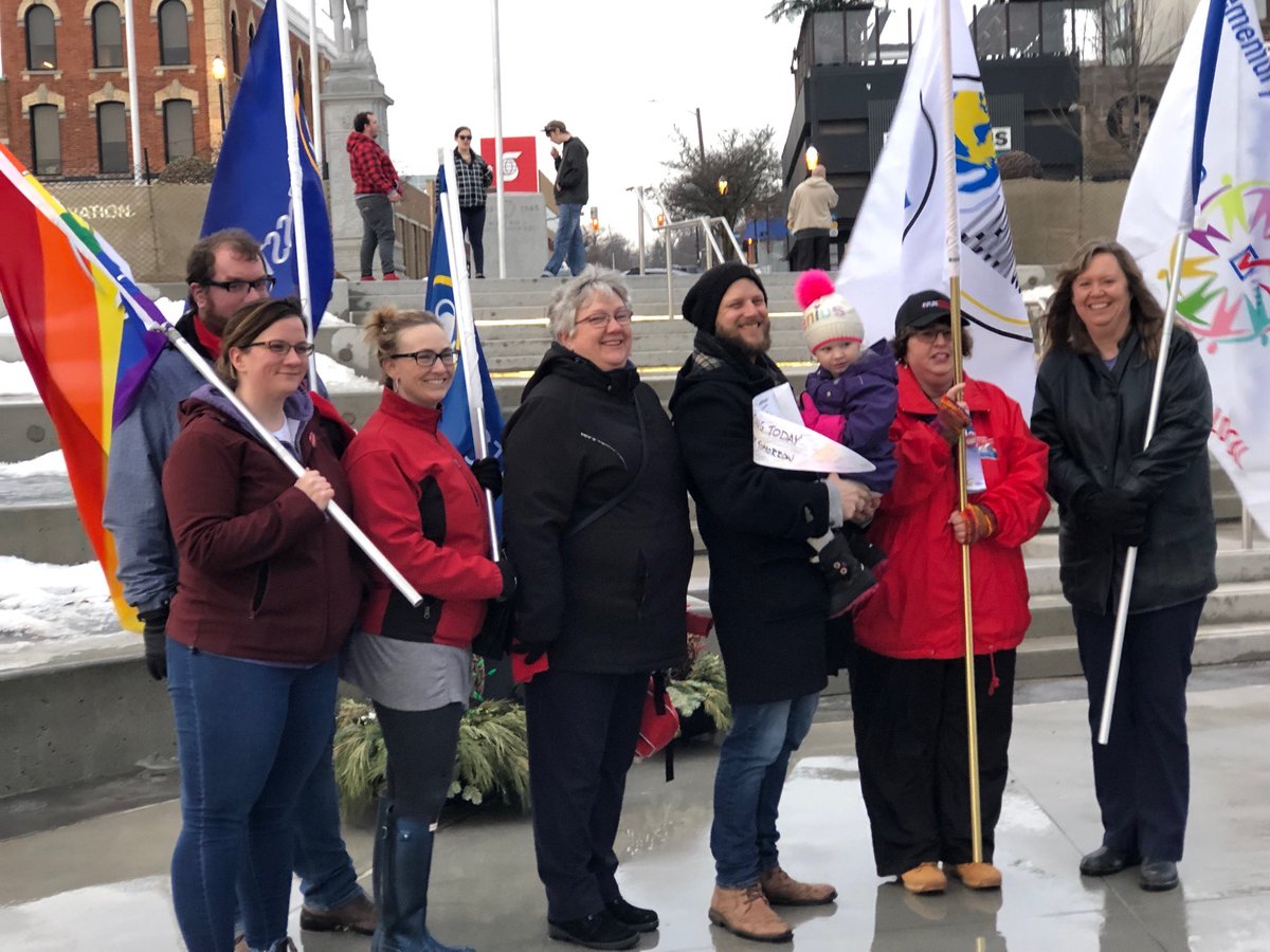 karenosstf's tweet photo. Second rally of the day! #StandUpForStudents #OSAPprotest https://t.co/rWPjRGINbI