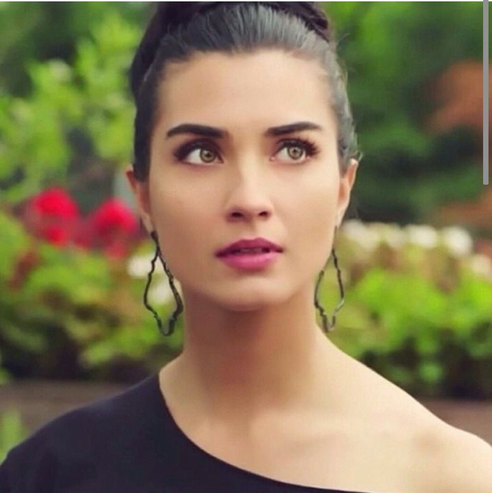 VigtorChavez's tweet photo. @elchicodela_H @divinity_es esque Tuba es tan guapa, le quedan los dos estilos como Elif y como Sühan #TubaEsDivinity #SühanVenganzaYAmor https://t.co/4TNRSotWnr