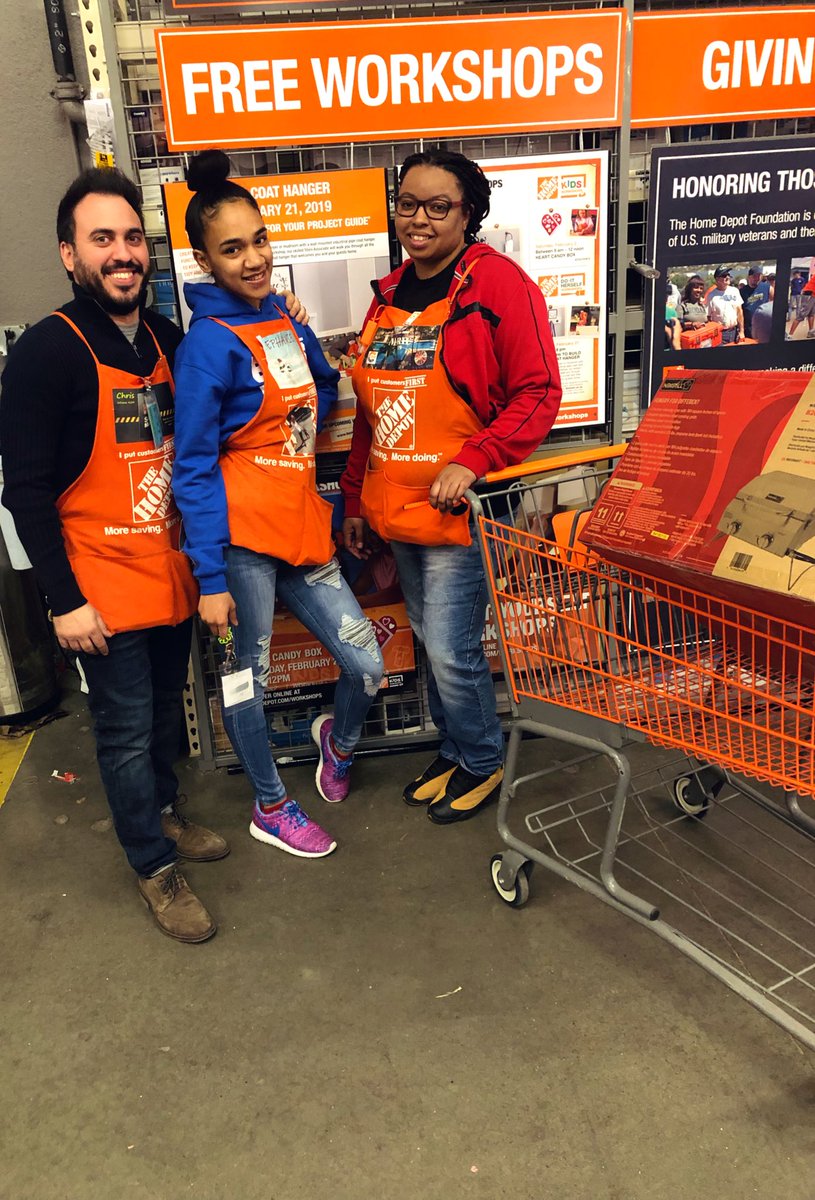 TAQUIESHAR's tweet photo. Congrats head cashier Stephanie credit winner last week your are awesome enjoy your new grill !! #0950 #CreditGoal #KeepPushing @RICHNYMETRO @CGrasso8 @Tino_Longobardi @LourdesPerry @avioncreditlady @PassaicHD_0950 @Mills_0950 https://t.co/J72cytexDX