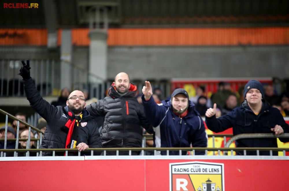 RCLens's tweet photo. 📸 L'ambiance de Lens - @ASBeziersFoot 
Toutes les photos ▶️ https://t.co/QPJ6UoBCQ3 #RCLASB #rclens https://t.co/oiFA07OZZF