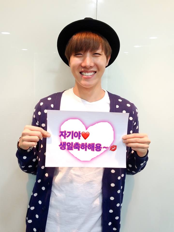 bts_gk_tt's tweet photo. @BTS_KOOK_KOOK
🎉🐴HAPPY SEM BIRTHDAY🐴🎊
お誕生日おめでとう❤❤
ホソクと同じ誕生月😍😍い〜やん✨✨
真ん中バースデーしなな😘
毎週がバースデー🎶
いつの間にか、ホソクペンになって、有名人になってwwwこれからの発展も期待してる💜たまには、グクもお願いします🙏←
#HappySEMday https://t.co/8z8FpZm0DP