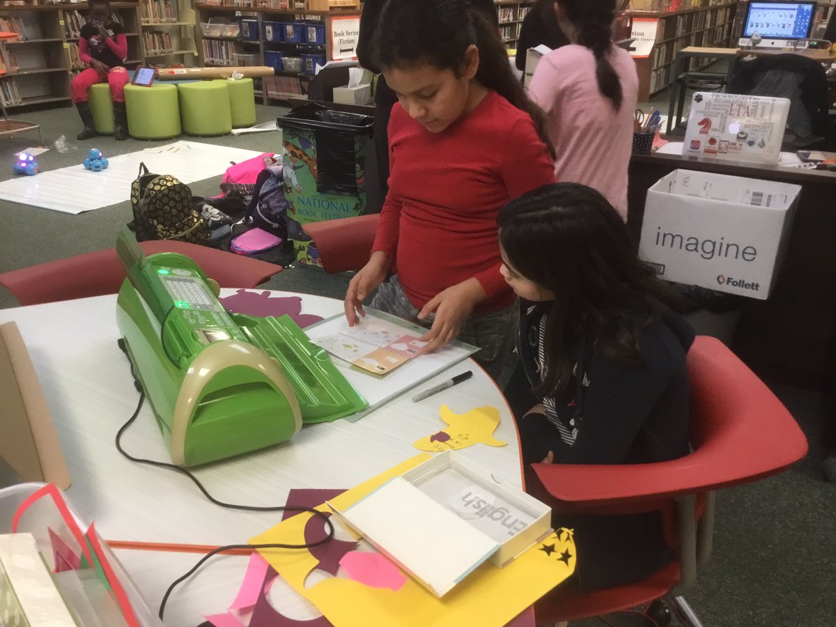 DoInkTweets's tweet photo. RT @Tsaytweets: More #TechnoTiger action next YouTube stars creating video using @DoInkTweets green screen drone making a delivery and making on the circuit #maker space https://t.co/zBafoNtf2t #doink #greenscreen