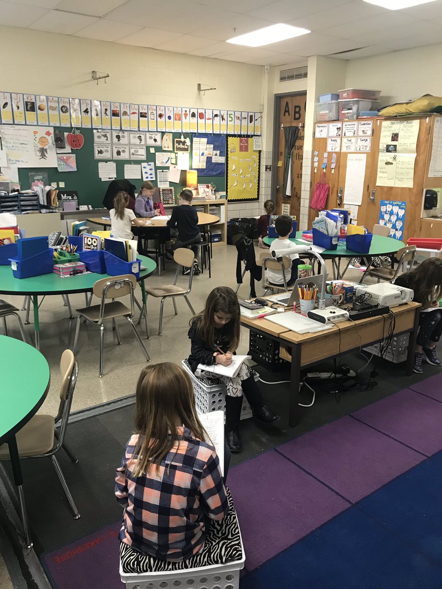 classofMsH's tweet photo. Ss work on word choice and dialogue today during writing workshop @GunpowderEl @BCPS_ELA https://t.co/TXxwdPaEv0