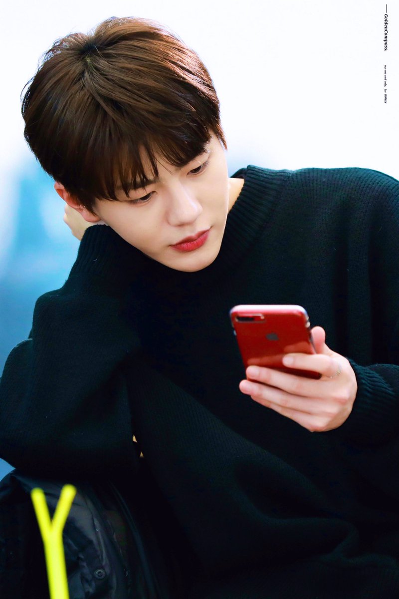 goldencompass__'s tweet photo. 190125 GMP 

설렌다💓

#골든차일드 #ゴルチャ #최보민 #보민 #ボミン #BOMIN @Official_GNCD @Hi_Goldenness https://t.co/HbEVj7DIyf