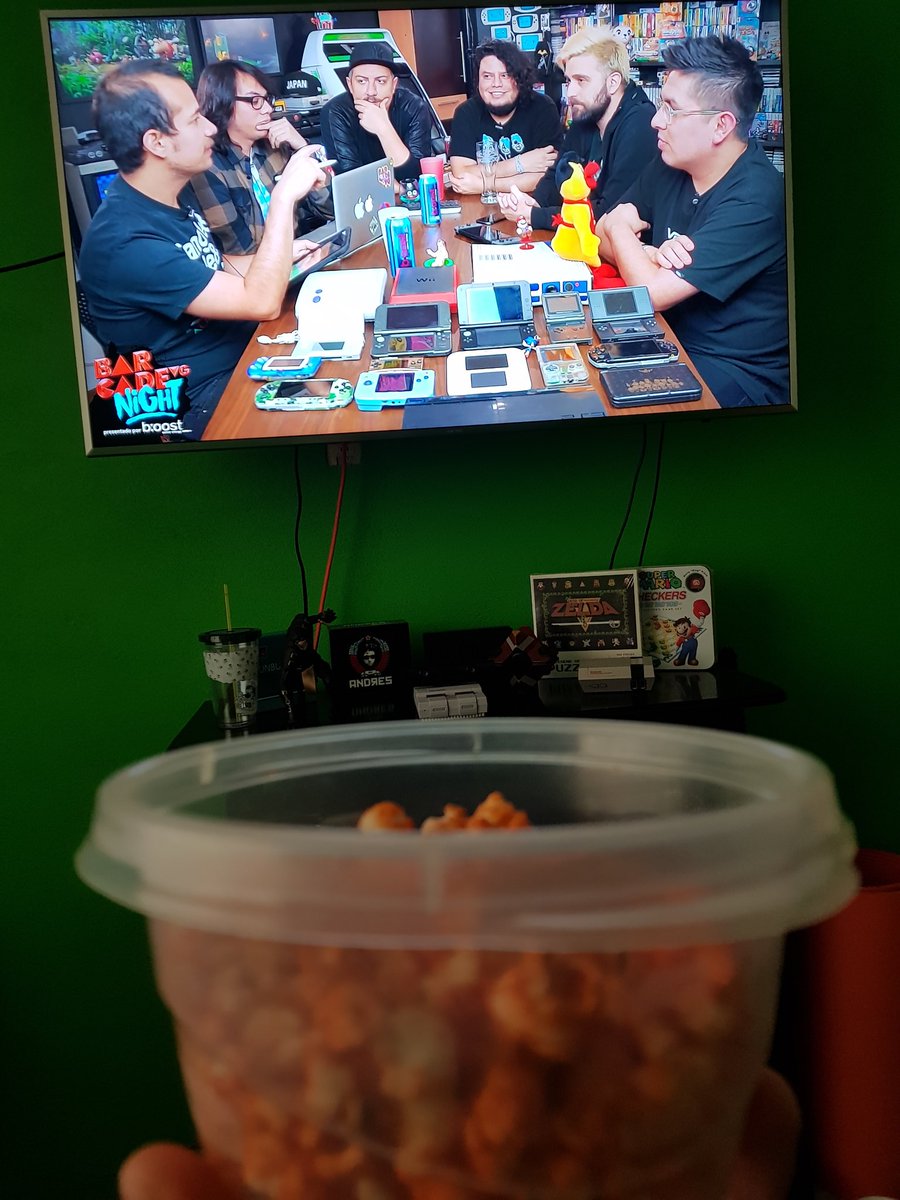 Ferbsalmon's tweet photo. Viendo el #barcadenight @BarcadeVG @Aftasher @DMtta @AdrianHayabusa @Folkensio @ZhyGou @ManuelTenedor con botaneeeee 😁👌🏻👌🏻👌🏻👌🏻 https://t.co/YW7eNqEjKT https://t.co/nW40WcxkyU