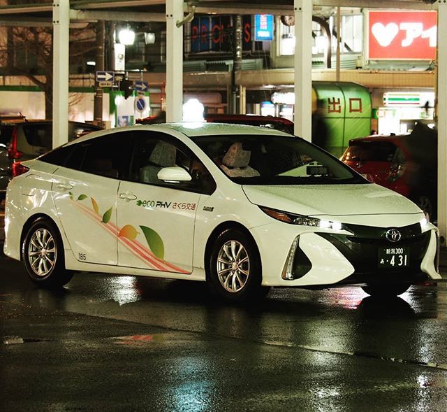 nyankorotaxi's tweet image. さくら交通(新潟県新潟市)
改めて見るとレクサスのスピンドルグリルをモチーフにしているのかしら。
#１日１タク #toyota #priusphv #toyotapriusphv #taxi #taxigrams #taxigrmsjp