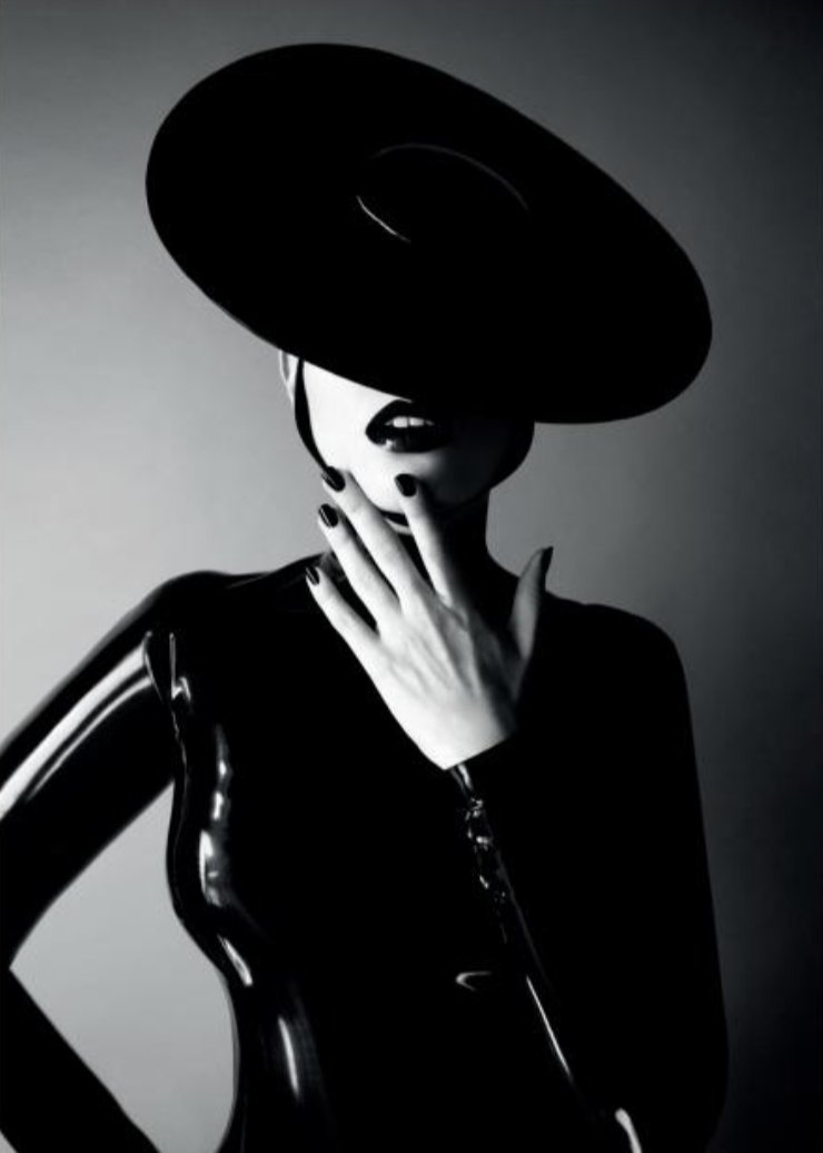 issuu's tweet image. &quot;I&apos;m excited by how diverse the fashion industry is becoming.&quot;
@TheCharliHoward opens up with #TheGlossary on Issuu: issu.co/2UF0z2O