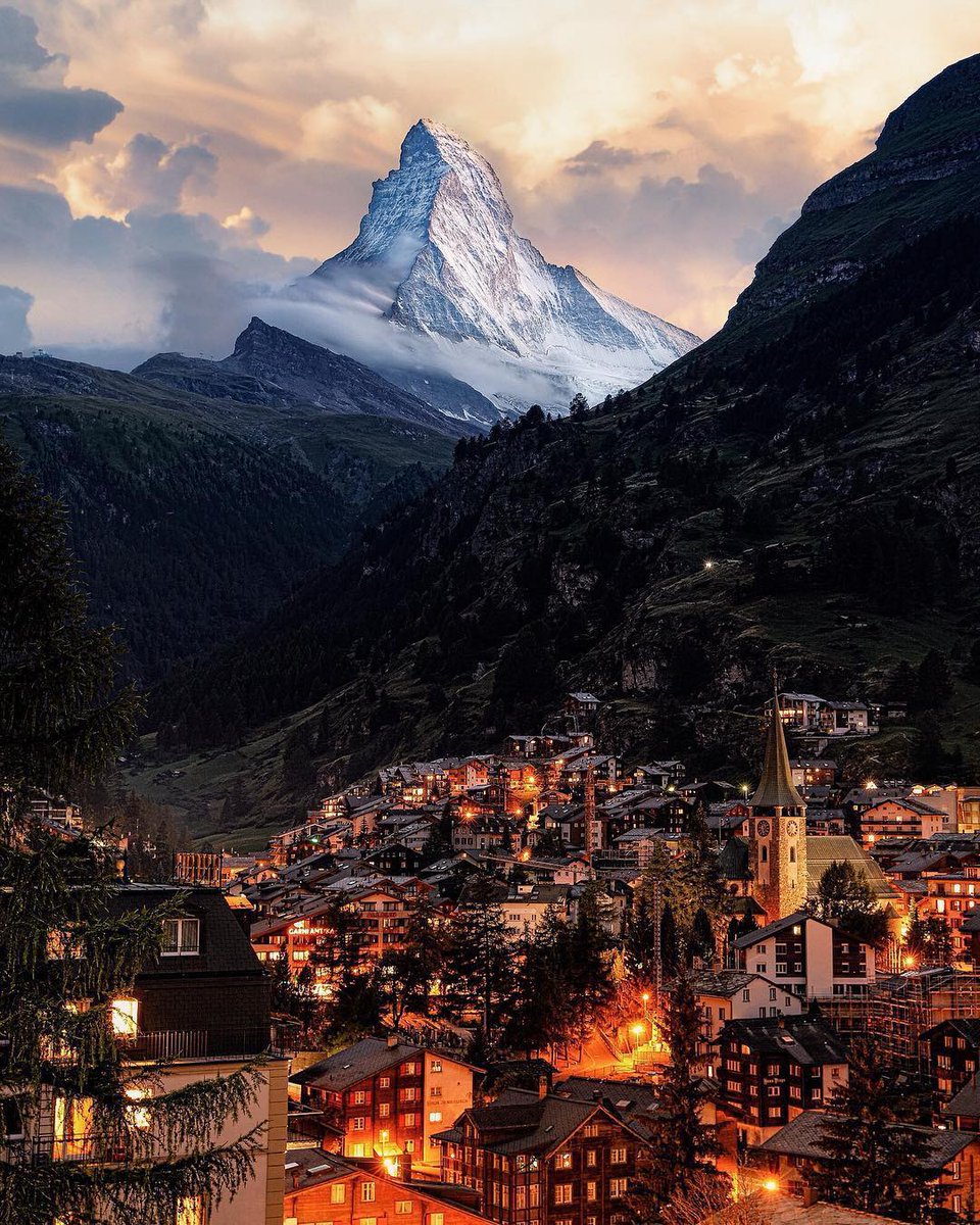 PlacesToGoTV's tweet photo. Zermatt lies at the upper end of Matter Valley at an elevation of 1,620ย m (5,310ย ft), at the foot of Switzerland's highest peaks! ๐จ๐ญ๐จ๐ญ๐จ๐ญ
๐ธ @wonderlustcollective
๐ถ us @placestogotv
#love #travel #switzerland #travelbucketlist #vacation #traveladdicted #placestogotv https://t.co/EWqWI0wCvO
