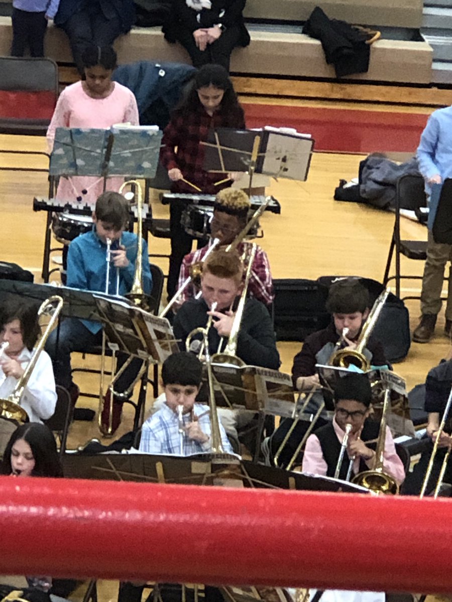 LiveOnPurpose03's tweet photo. The principal has to be mom at some time 😊#troyIM #bandmom #trombonesRock https://t.co/kLALapNkAj