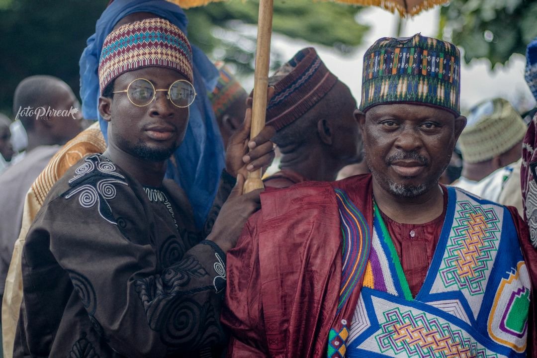 ahmediddiris's tweet photo. WITH KING OF DOGON (KADO) https://t.co/nPuj5Hujtv