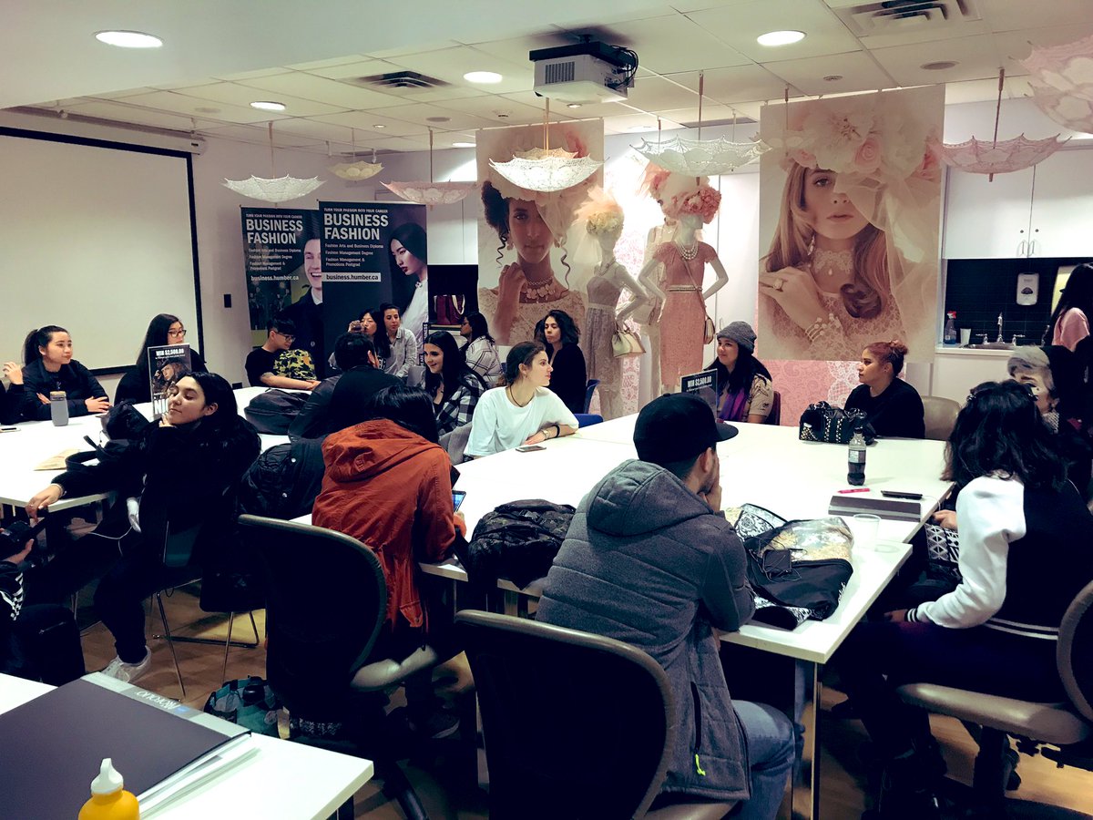 jennleereitano's tweet photo. #NetworkNights @humbercollege with photography, cosmetics, and fashion students is underway @HumberBusiness ! Stay tuned for next week when students present their creative and collaborative window concept ideas for @HumberLakeshore Fashion Institute to a panel of judges. https://t.co/6q7WL6skU8