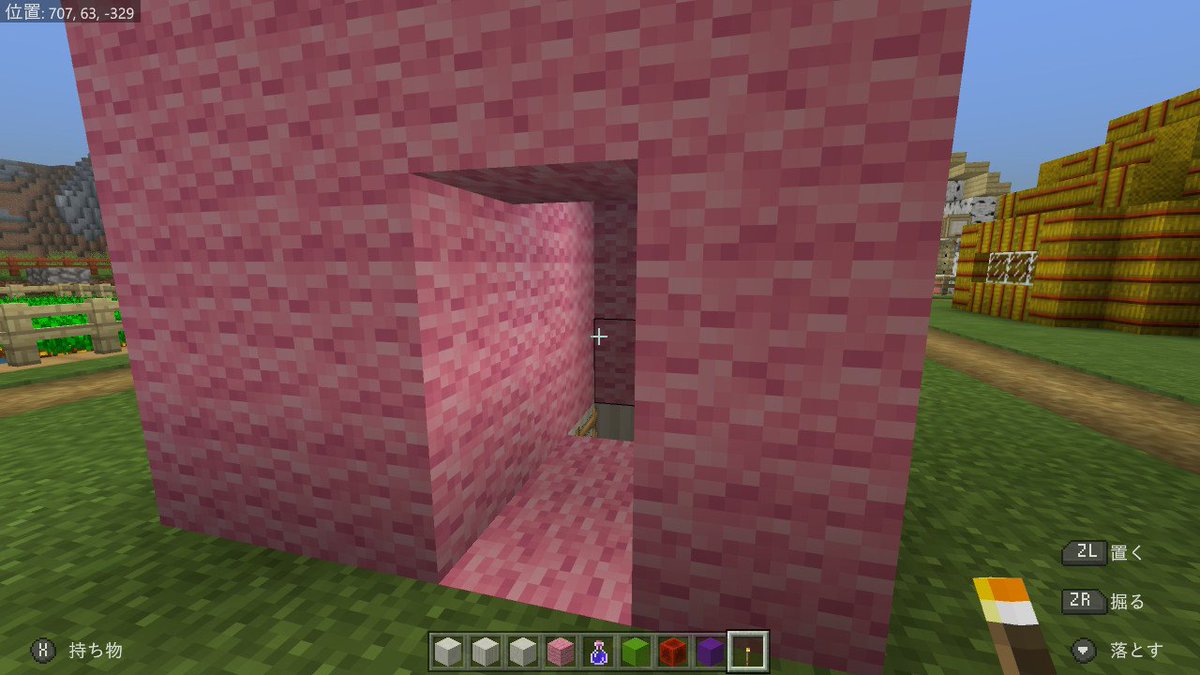 ぐれん ブタの村進捗 この村はブタに乗るという設定で 鞍付きのブタ追加 そしてブタの像の下にはもう１体のブタが 汎用 ブタ型決戦兵器ブタゲリオン初号機が格納 地味に穴掘り大変 笑 Minecraft マイクラ マインクラフト Nintendoswitch