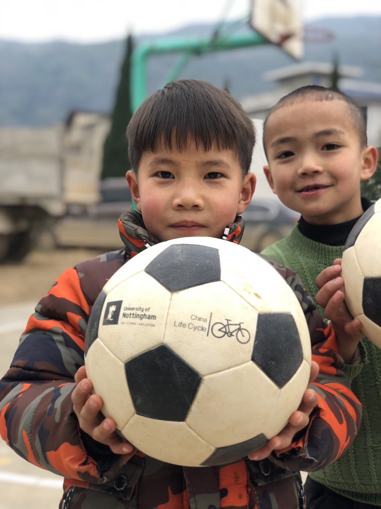 Kholia24's tweet photo. #PassingHope ⚽️| Chinese new year today and remembering my trip to #Guizhou 2 weeks ago.
Amazing experience delivering an education programme @ Pilin Junior School 皮林小学. First time they received any sort of PE. Working with students to translate games and fun activities. https://t.co/IfIwIYGXWu
