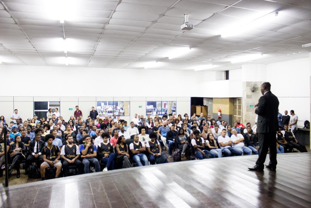 Primeiro dia de aula dos calouros, sejam bem-vindos!