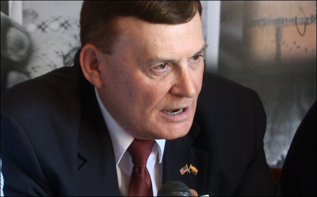 brahmresnik's tweet photo. JUST IN State Rep. David Stringer's constituents form Arizona Deserves Better PAC to push for recall if House doesn't act "in a timely way" to oust him. #LD1 https://t.co/910ICFqAwA