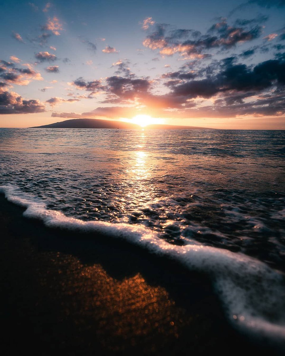 phenawe's tweet photo. https://t.co/92BzgK2p35
PHENomenally AWEsome⠀⠀⠀
📸 IG @tvardi
Sunset over the west coast of Maui 🏝️ Can you spot the sailboat?
#TalVardiPhotography #Reflectiongram #Sunset #NakedPlanet #NatgeoAdventure #Earthpix #Hawaii #Maui #phenawe #phenawesom #phenomenallyawesome https://t.co/c4FmE7gaCu