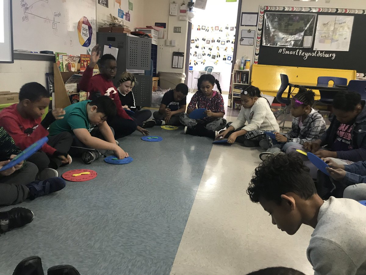 MissMcMannis's tweet photo. Measuring time to the minute in #MathMeeting last week. We practiced with analog clocks and explained strategies to elbow partners #EvaluateHM #ExplainHM #ReynMath β° https://t.co/FPVHtQ85X5