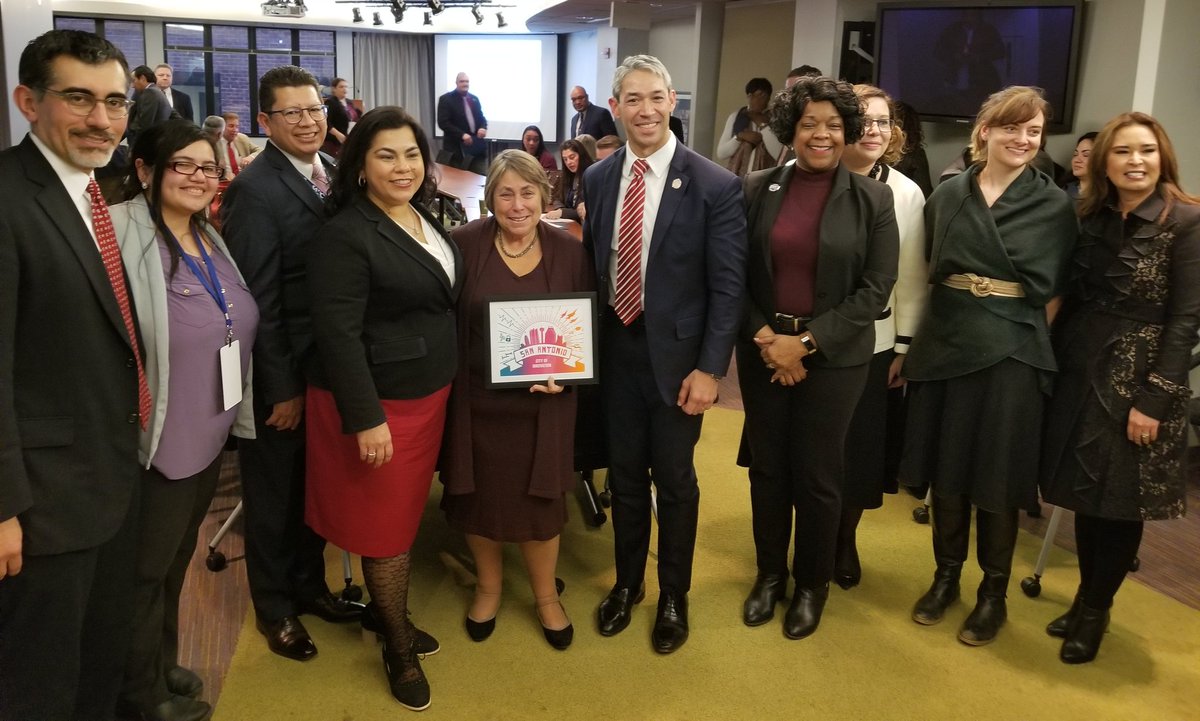 SAtoDC = getting things done for SA, like bringing together @Ron_Nirenberg @sachamber @Paula_GW @cpsenergy @SAHispanicCC @AlamoColleges1 @MikeFloresPHD @southsachamber @sa_works & many others to talk about college accessibility for every HS student. @NEISD @TMMTX #collegepromise