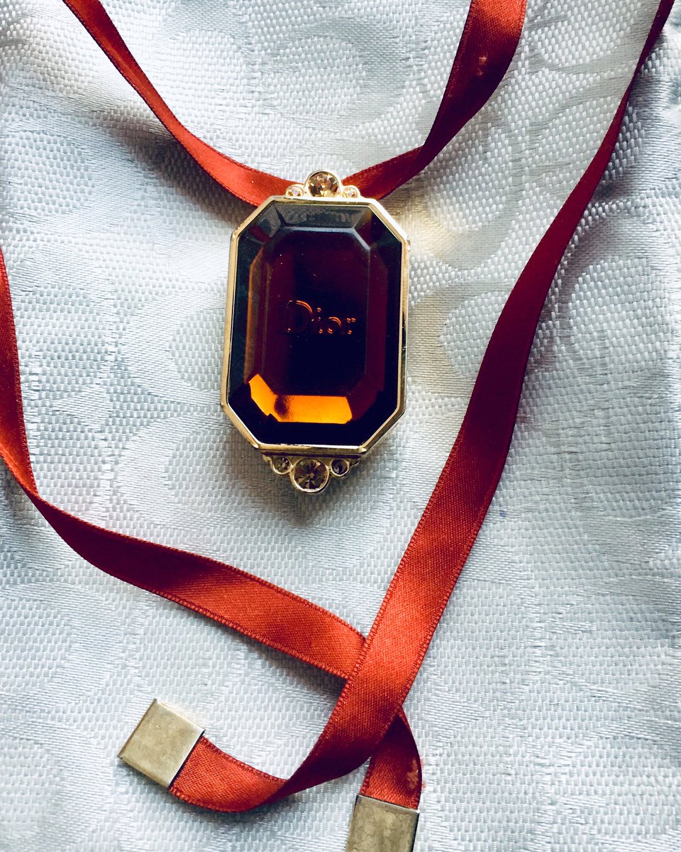 ashpeter's tweet photo. #goldendior #dior #maquillaje #makeup #joya #luminizing #jewel #gema #makeuprevolution #christiandior #iloveit #love #loamo #beautifulgirls #hoe #meencanta #diorfans #muahh #xoxo #mexico #cdmx #lgbt #girly 😍 https://t.co/fZfcnblB0x