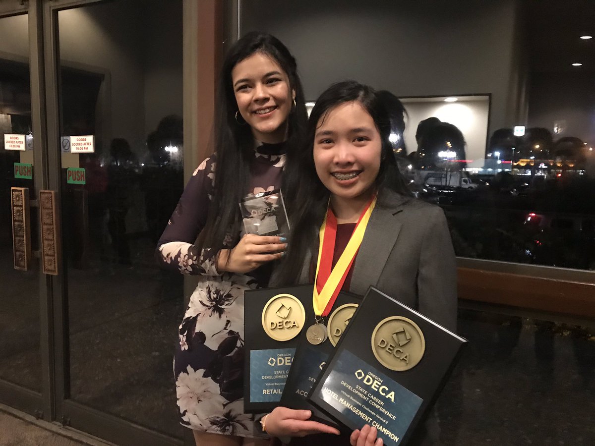 bbrendagirll's tweet photo. DECA throwback since #orscdc is this month🥰🔷 https://t.co/pfqIO7iBJ8