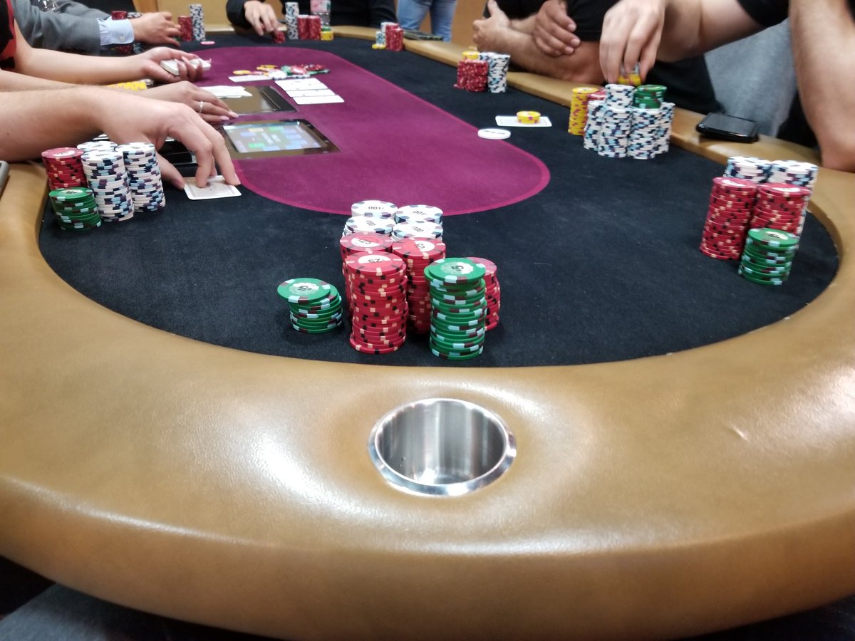 thPokerEngineer's tweet photo. Uncapped 5/5 PLO full table going strong @TheCasinoReal https://t.co/UupjkVovKl