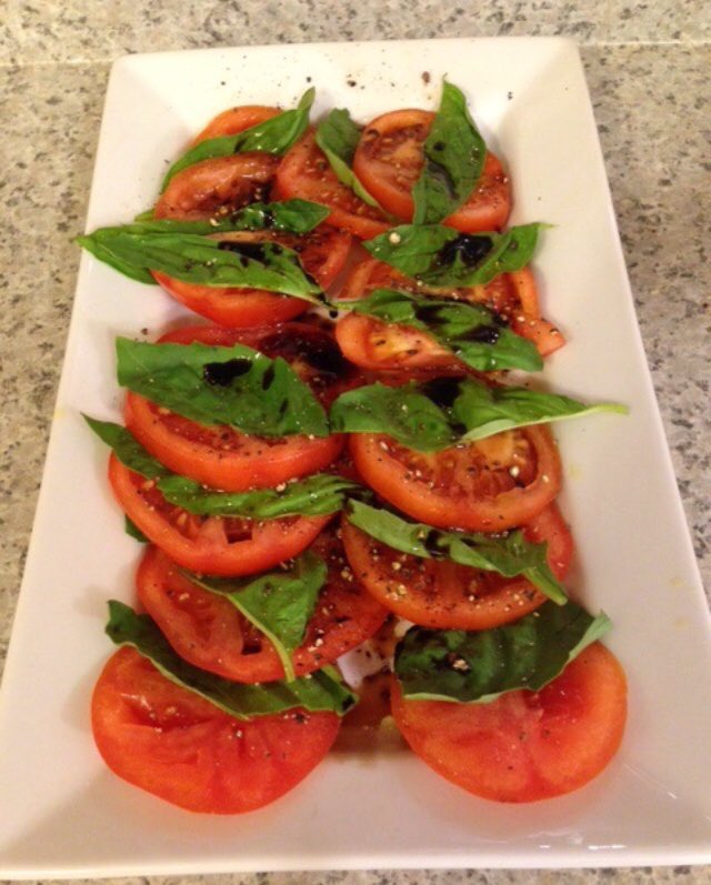 KitchenSprout's tweet photo. #HomeChef #MeatlessMonday #Paleo #BakedCajunChicken #GrilledAsparagus #TomatoNBasil #MixedGreens #Foodporn #Foodpics #Foodie #GoodEats #GoodTimes #DrinkWine #Celebrate #CheersFromToronto🍗🍷🍗🍷🍗🍷 https://t.co/besWZCcNmj