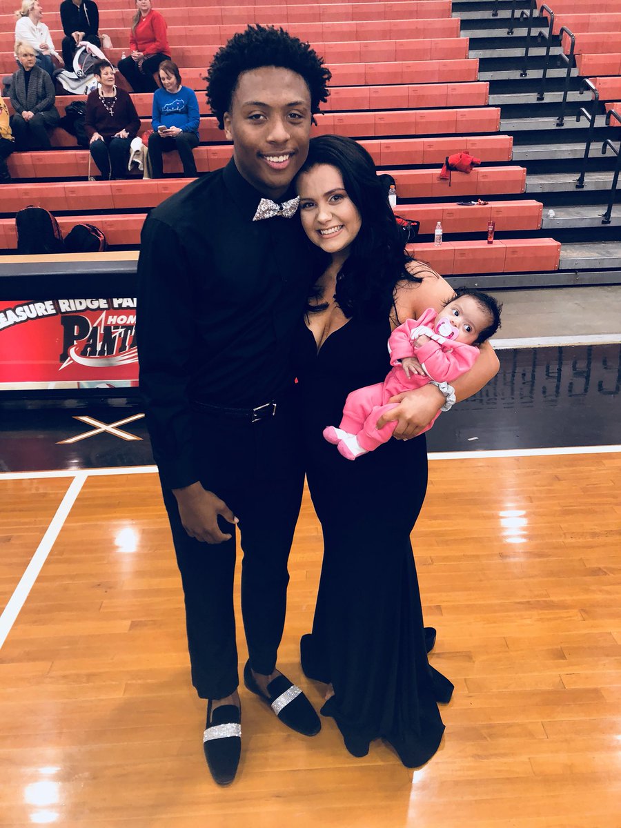emilykinggg's tweet photo. @CashawnBeasley 👨‍👩‍👧🖤 https://t.co/ki2m2Ay7V1