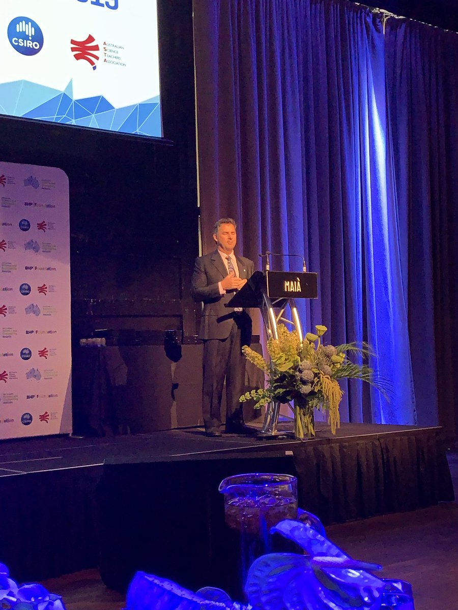 marcuszipper's tweet photo. @DrLarryMarshall inspiring students, teachers and all of us #stemawards2019 @CSIROevents @CSIROnews @bhp @ASTA_online https://t.co/4J1vOOQJIJ
